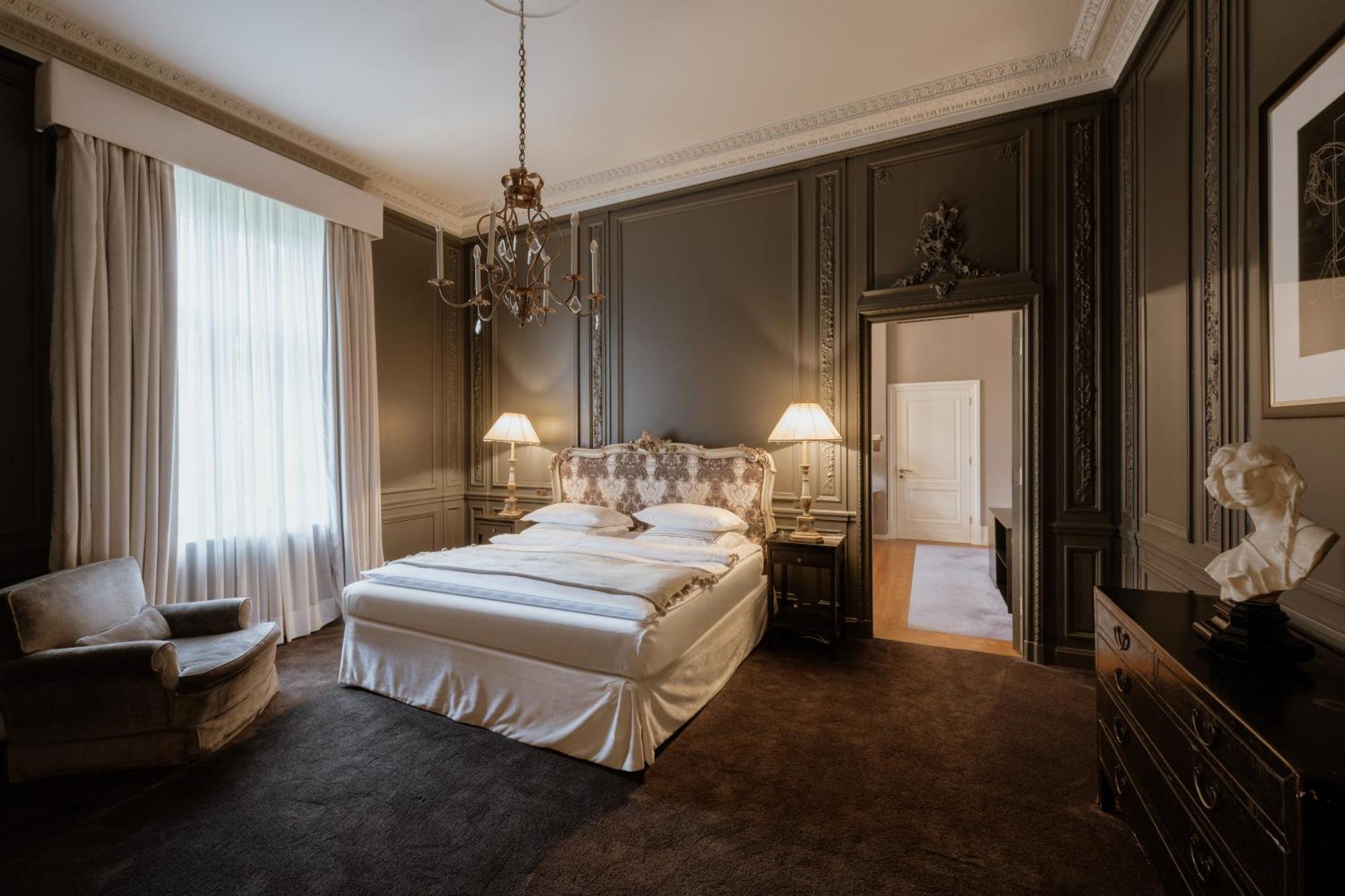 Schlosshotel Berlin Eksteriør bilde A suite at the Hotel de Crillon