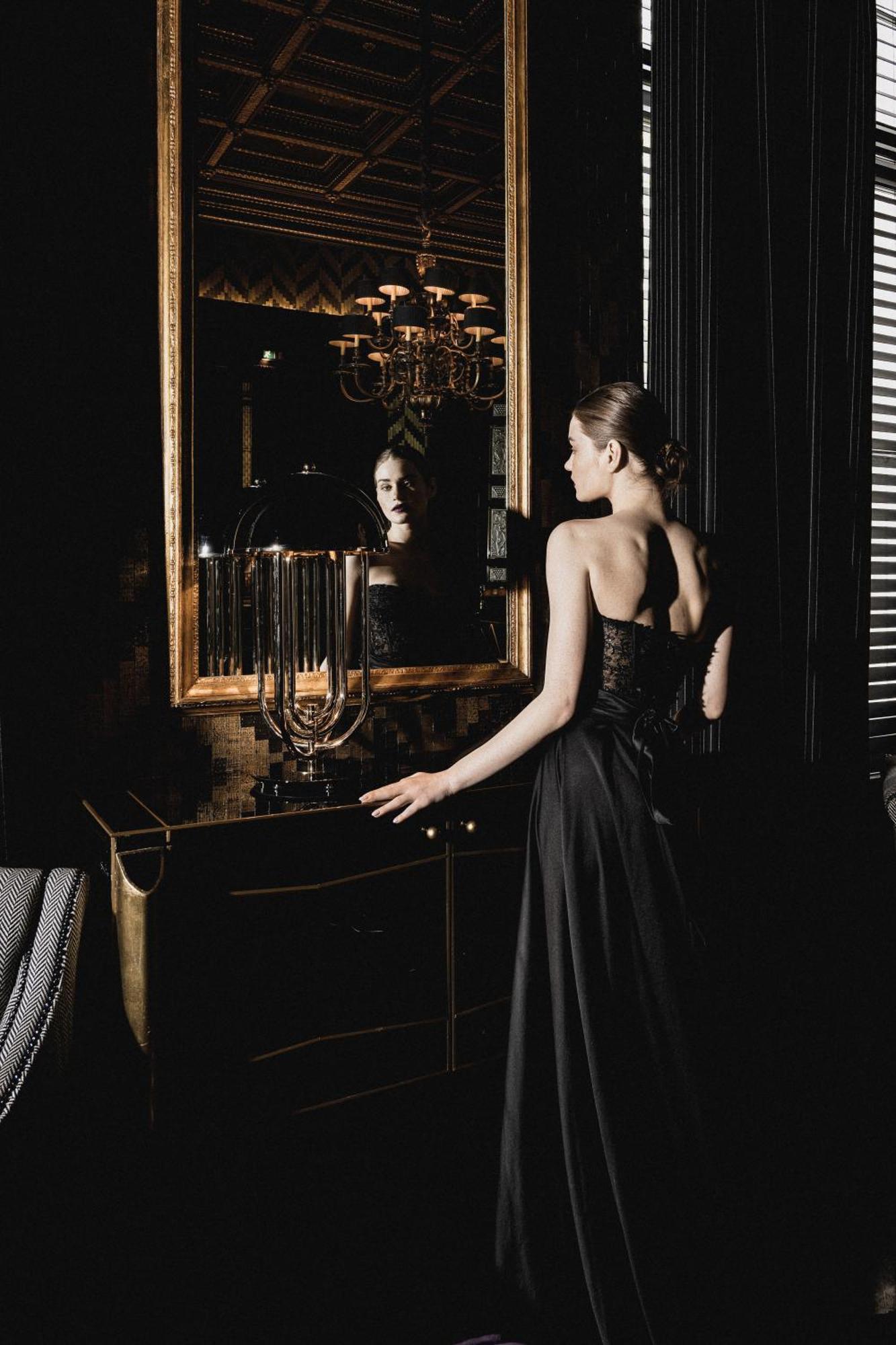 Schlosshotel Berlin Eksteriør bilde A model wearing a black dress
